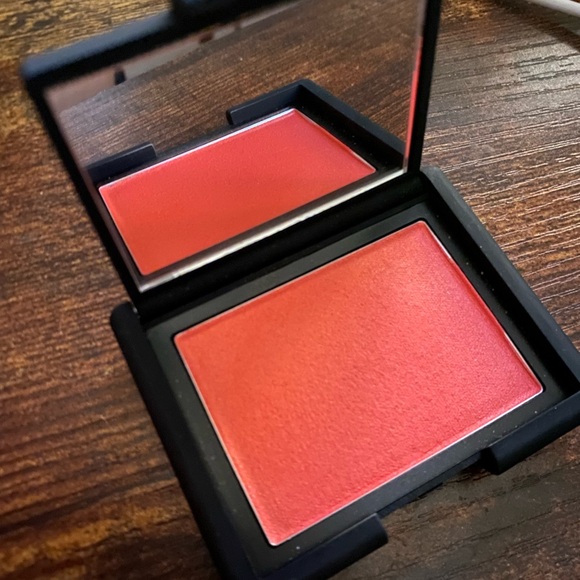 NARS Orgasmn Blush with shimmier highlight glow - Picture 3 of 4